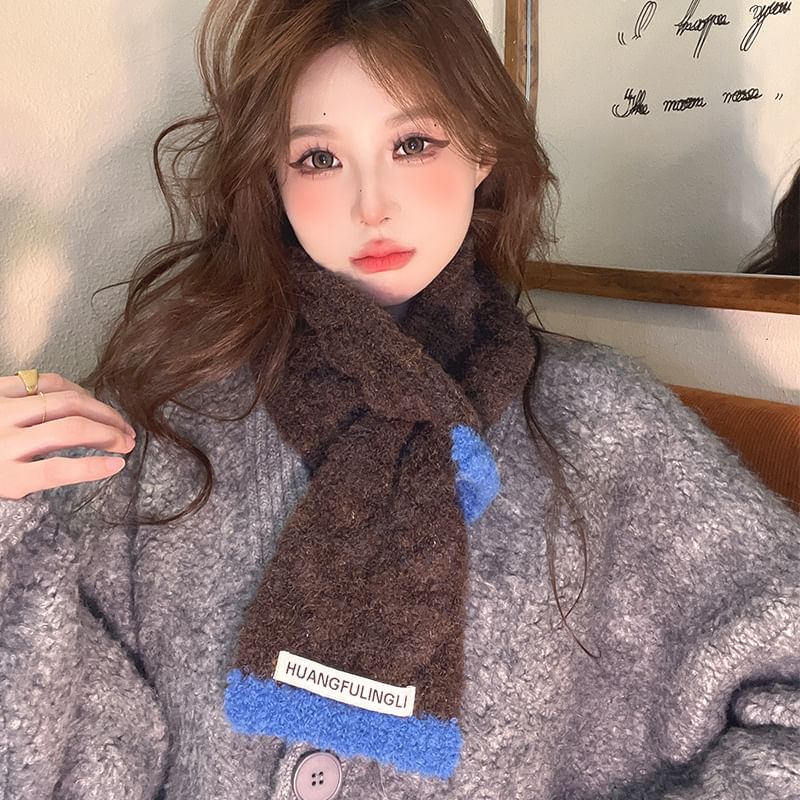 Trim Scarf Label Applique Contrast