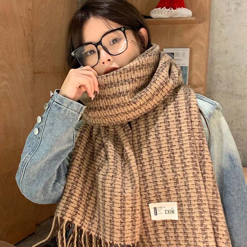 Applique Scarf Patterned Tasseled Label