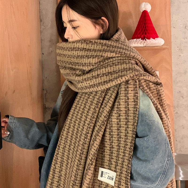 Applique Scarf Patterned Tasseled Label