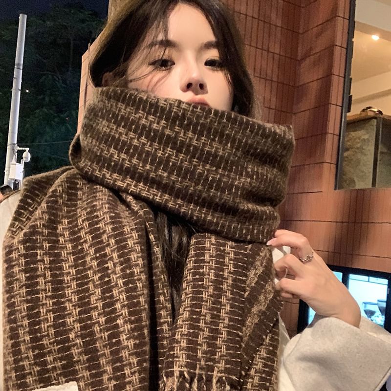 Applique Scarf Patterned Tasseled Label