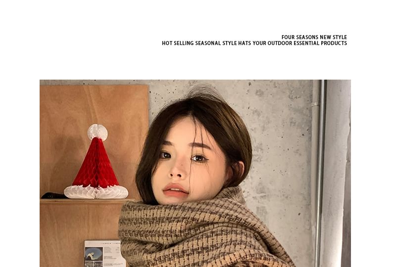 Applique Scarf Patterned Tasseled Label