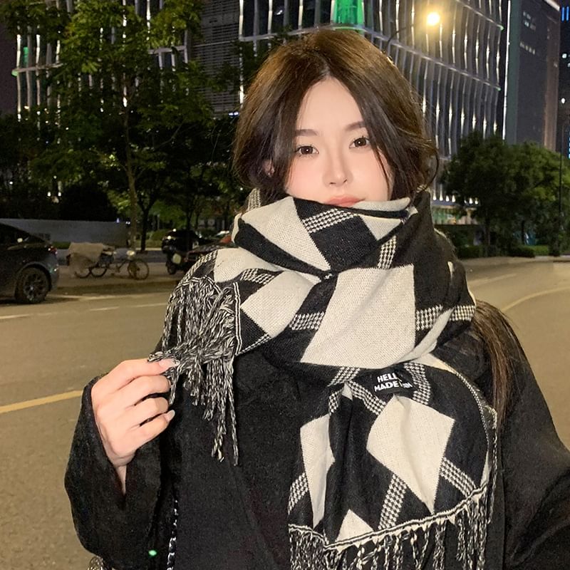 Tasseled Print Argyle Scarf