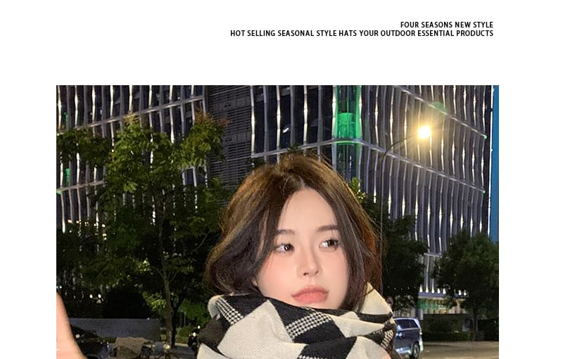 Tasseled Print Argyle Scarf