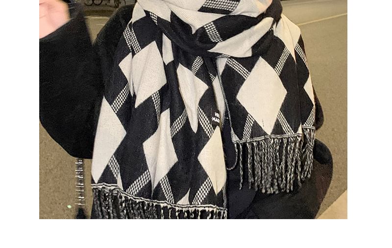 Tasseled Print Argyle Scarf