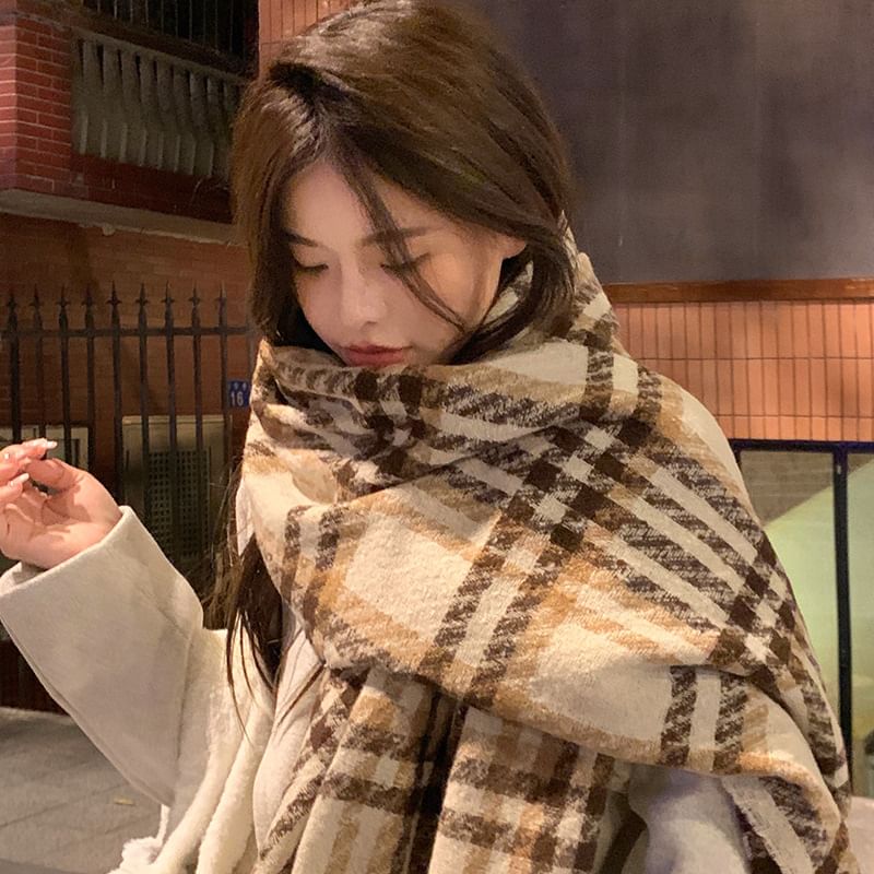 Tasseled Houndstooth Scarf