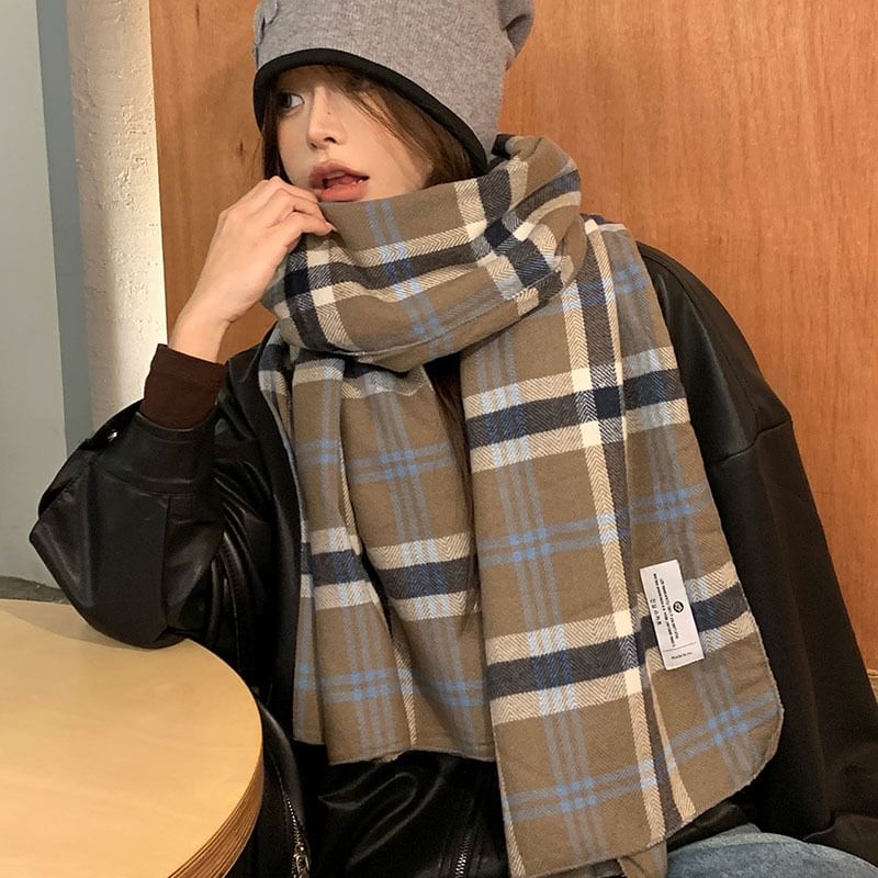 Tasseled Houndstooth Scarf