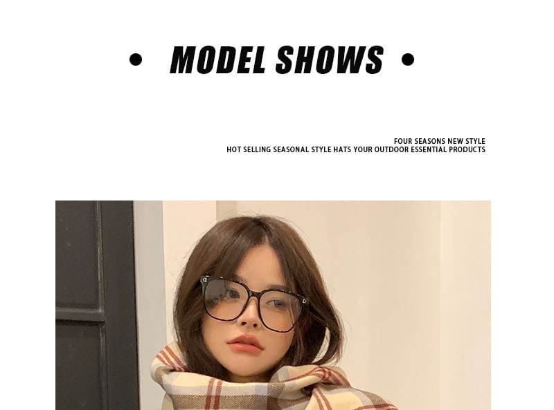 Tasseled Houndstooth Scarf