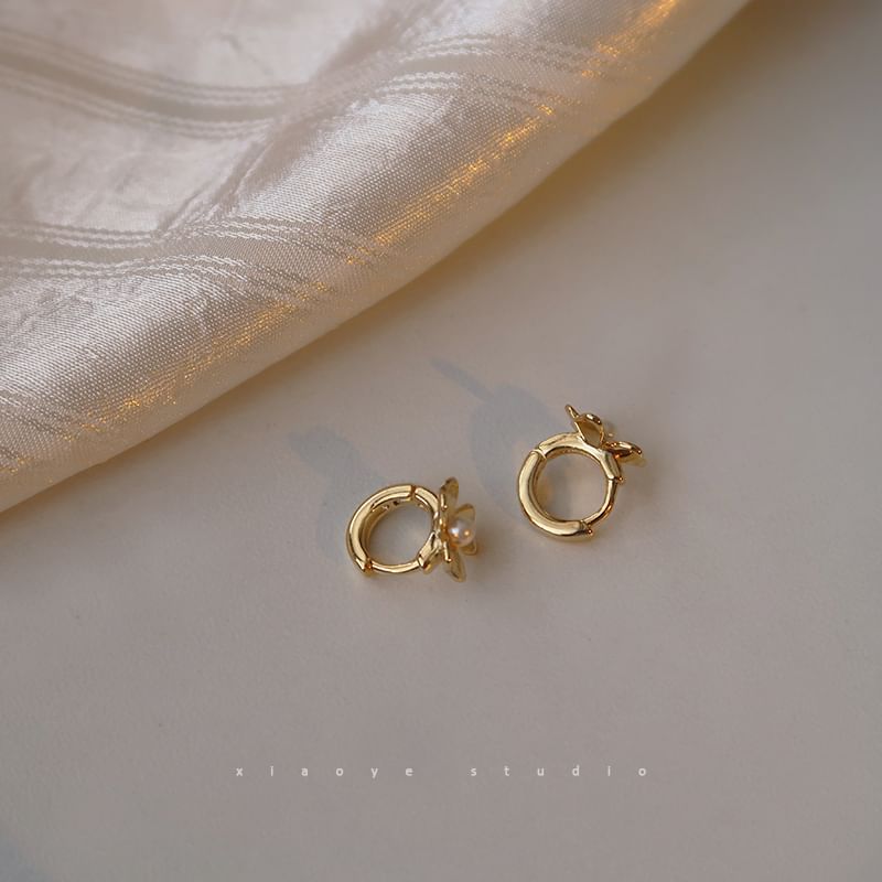 Huggie Earring Flower Silver Faux Sterling Pearl