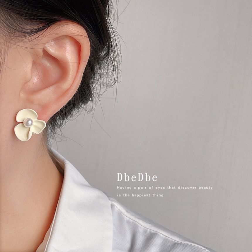 Floral Pearl Clip-On Faux Earring