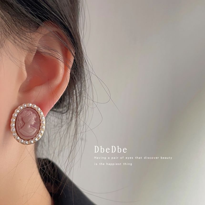 Clip-On Pearl Faux Face Earring