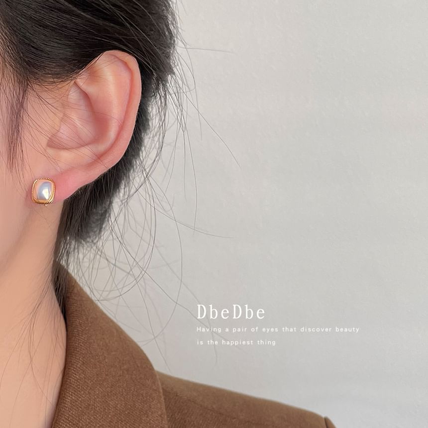 Geometric Clip-On Earring Pearl Faux