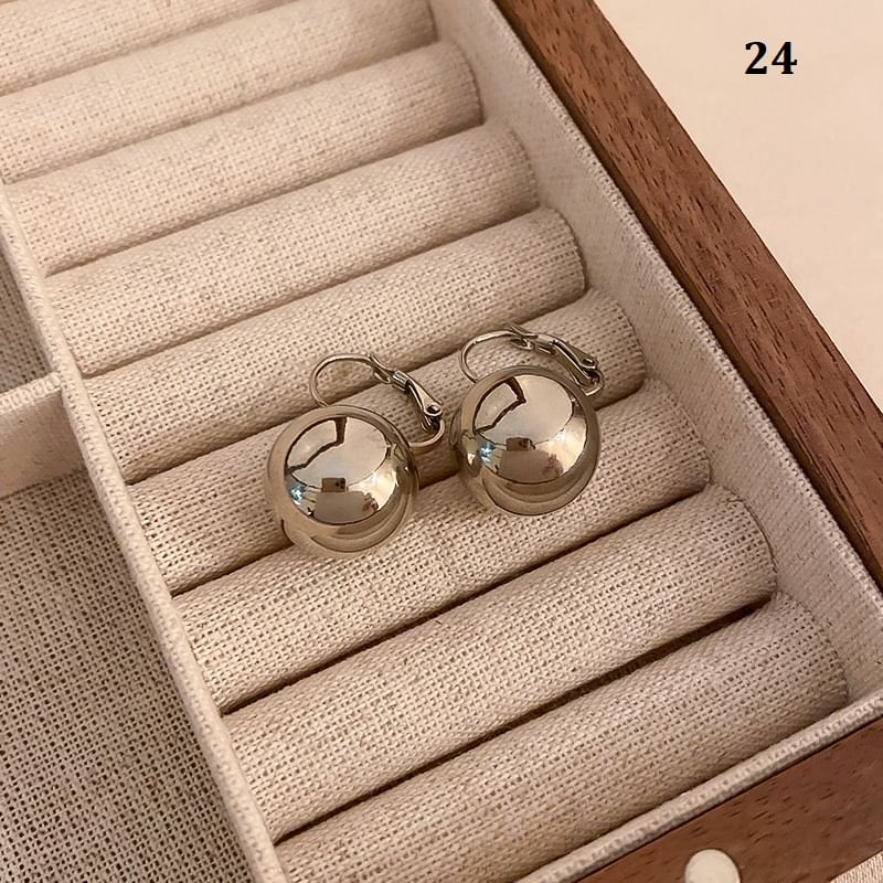 Earring (Various Silver Tone Designs)