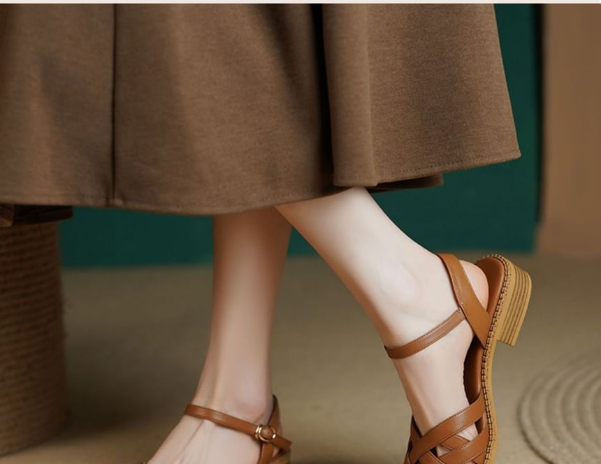 Heel Low Sandals Cutout