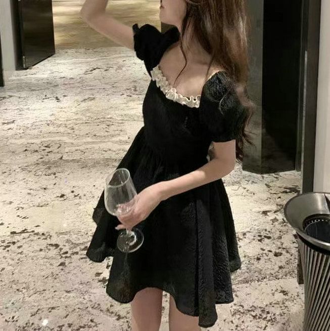 A-Line Plain Ruffle Mini Neck Puff-Sleeve Square Dress