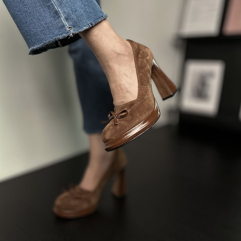 Bow Heel Chunky Pumps
