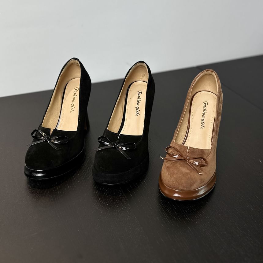Bow Heel Chunky Pumps