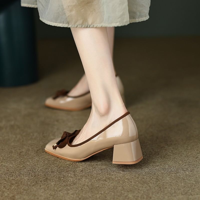 Ribbon Heel Accent Pumps Low
