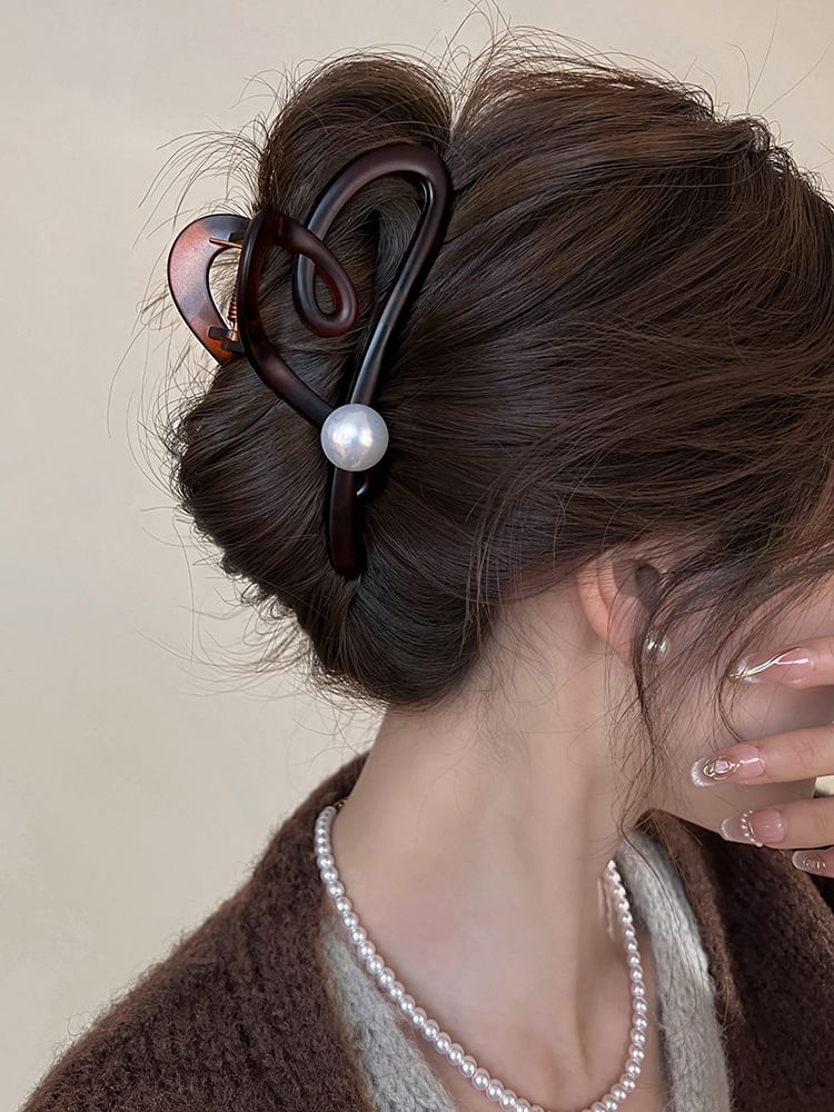Faux Heart Pearl Claw Hair