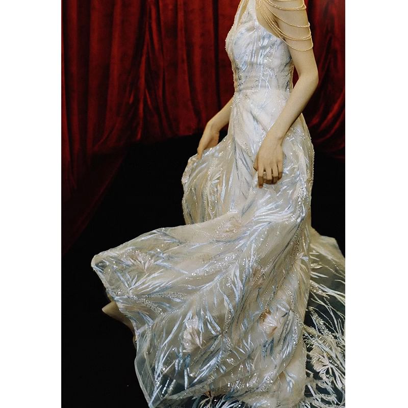 A-Line Fringed V-Neck Cold Gown Halter Shoulder Sequin Evening