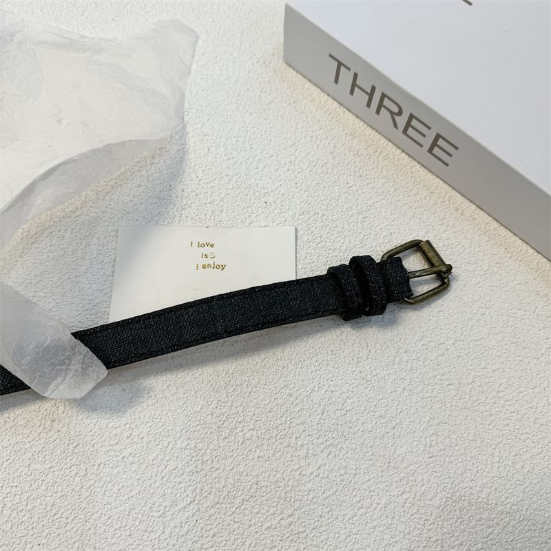 Choker Buckled Denim