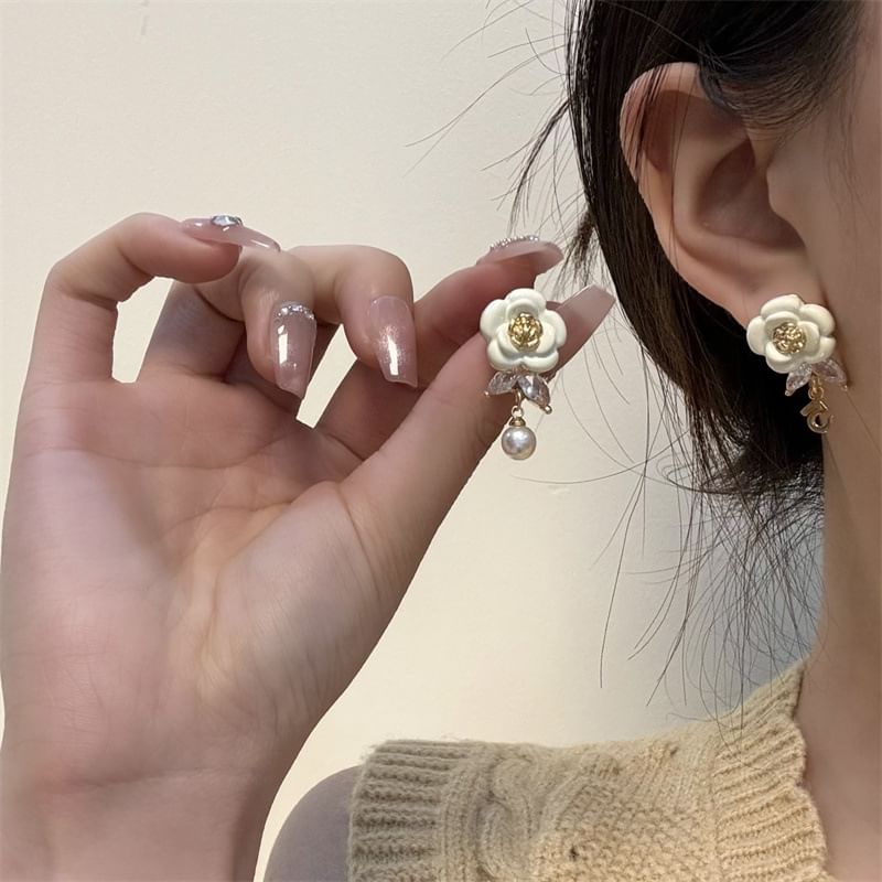 Faux Floral Drop Alloy Pearl Earring