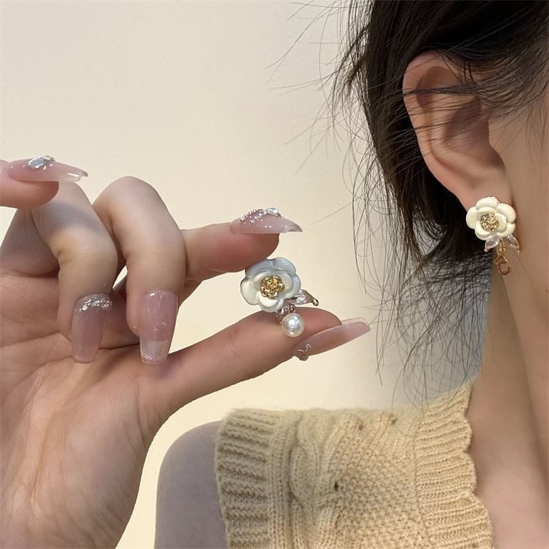 Faux Floral Drop Alloy Pearl Earring