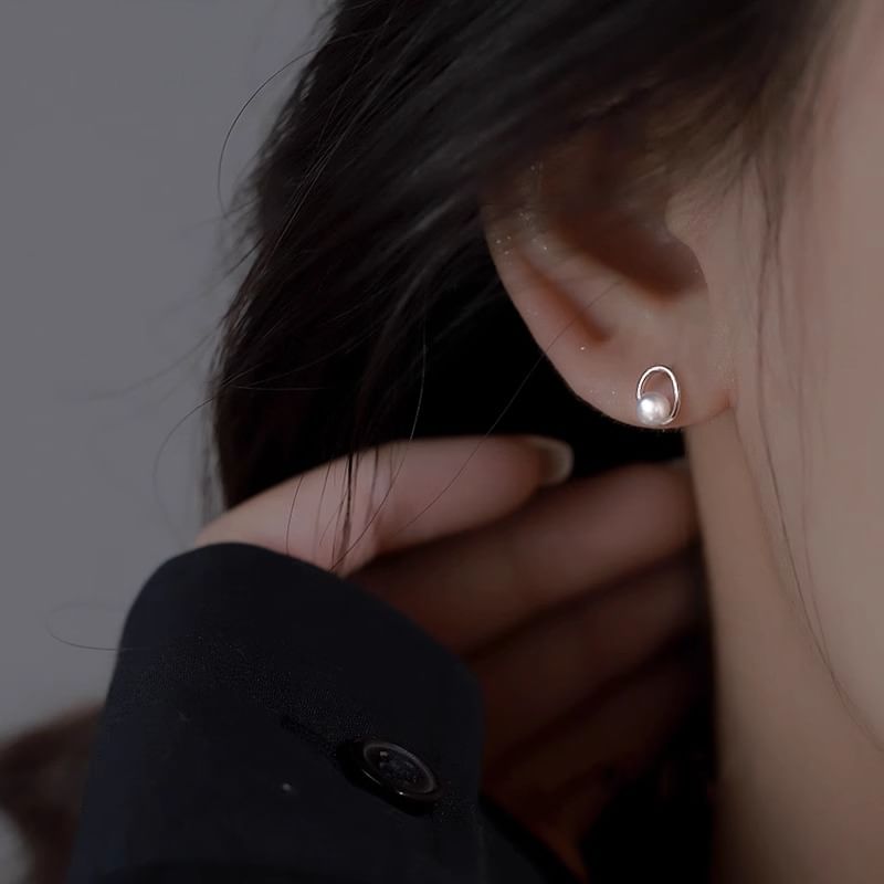 Pearl Ear Faux Stud