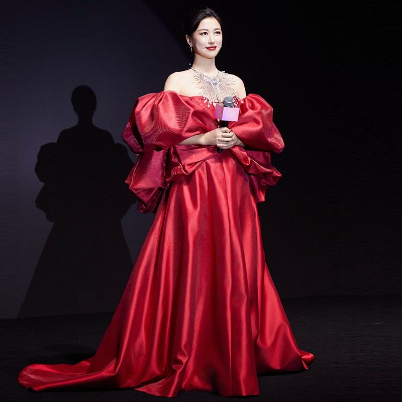 Satin Trained Set: Ball + Shawl A-Line Sweetheart Strapless Gown Plain Neckline