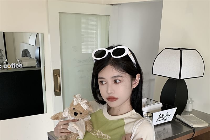 Short-Sleeve Letter Embroidered Cropped T-Shirt Neck Crew