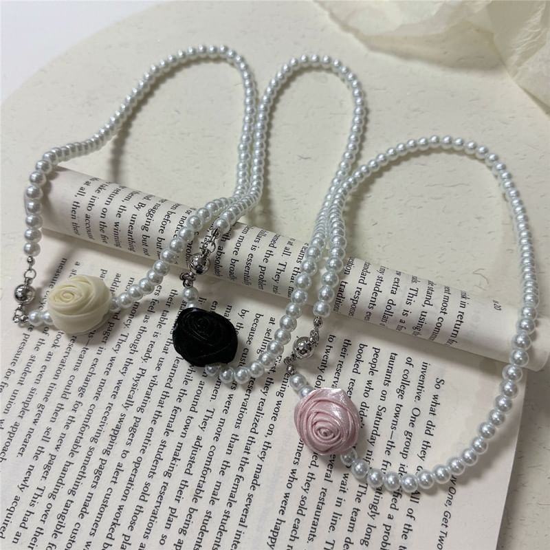 Floral Faux Pearl Necklace