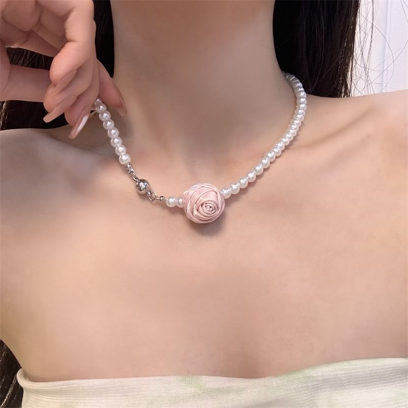 Floral Faux Pearl Necklace