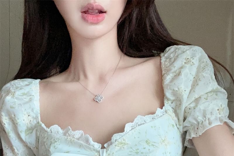 Embroidered Short-Sleeve Square Eyelet Skirt / Lace A-Line Tiered Rise Tie Neck Front High Mini Blouse