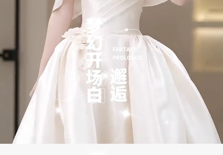 Trained A-Line Shoulder Wedding Gown Off