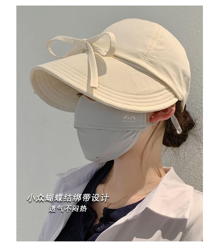 Wide Cap Brim Bow