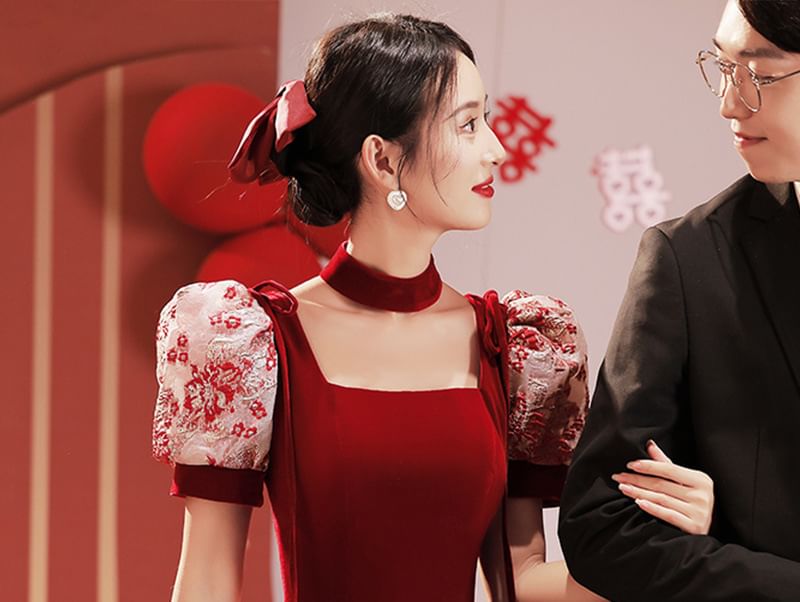 Short-Sleeve Evening A-Line Gown Square Neck Lace