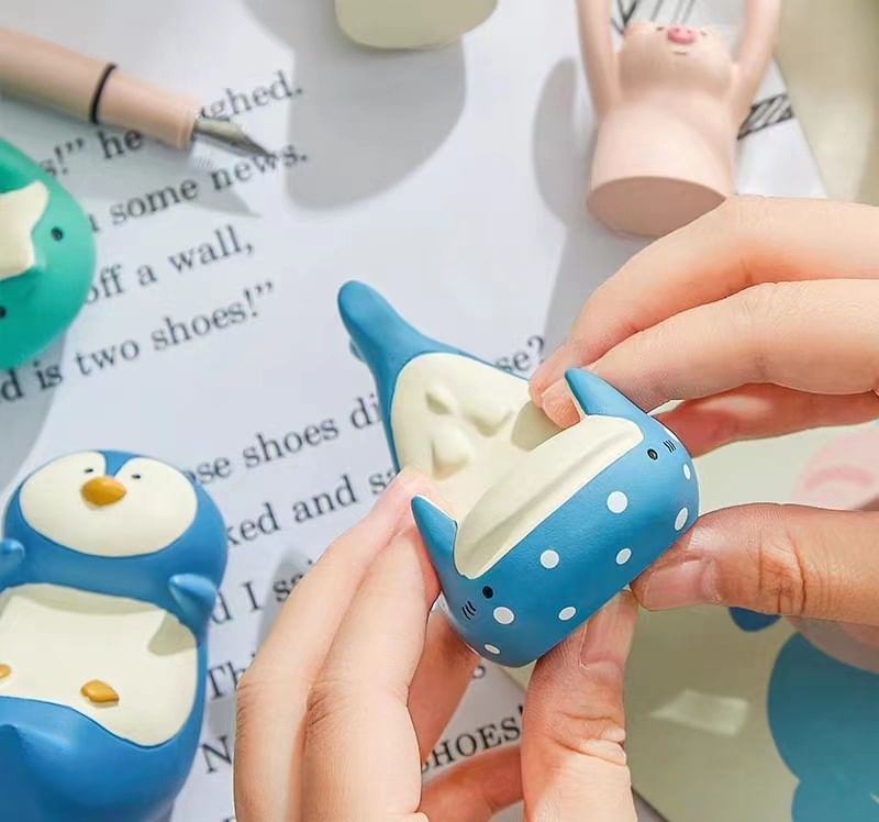 Dolphin Phone (Various Holder Shark / Designs) Penguin