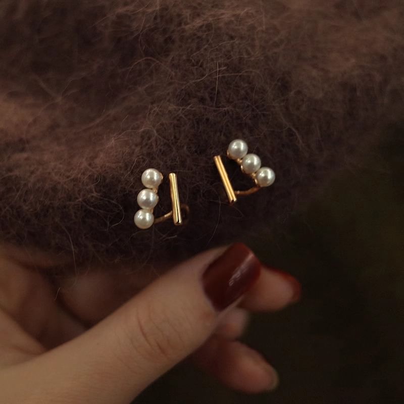 Pearl Stud Earring Faux