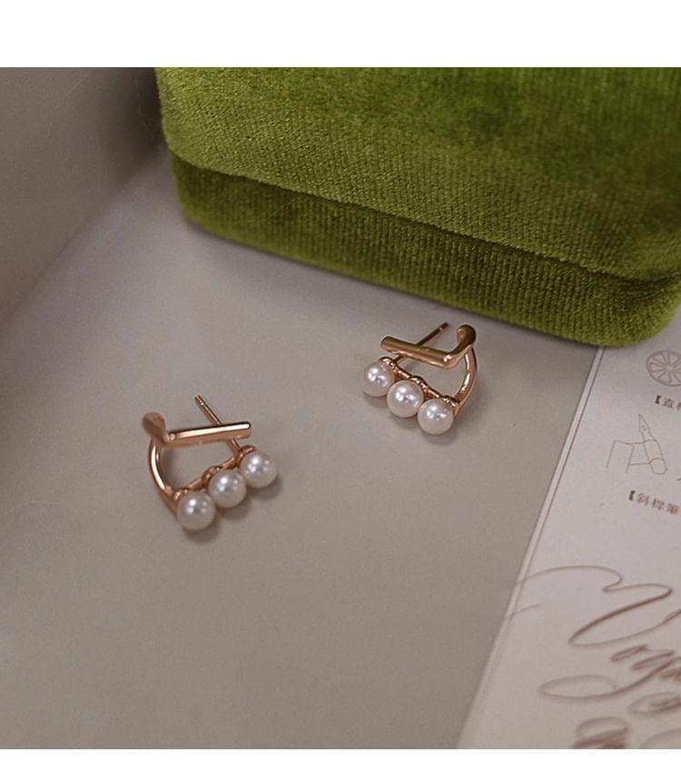 Pearl Stud Earring Faux
