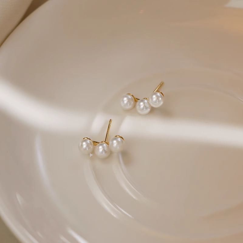 Faux Stud Pearl Earring