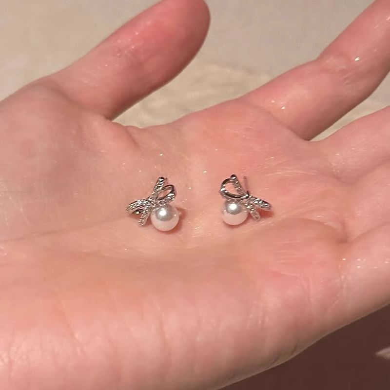 Earring Stud Pearl Faux Bow