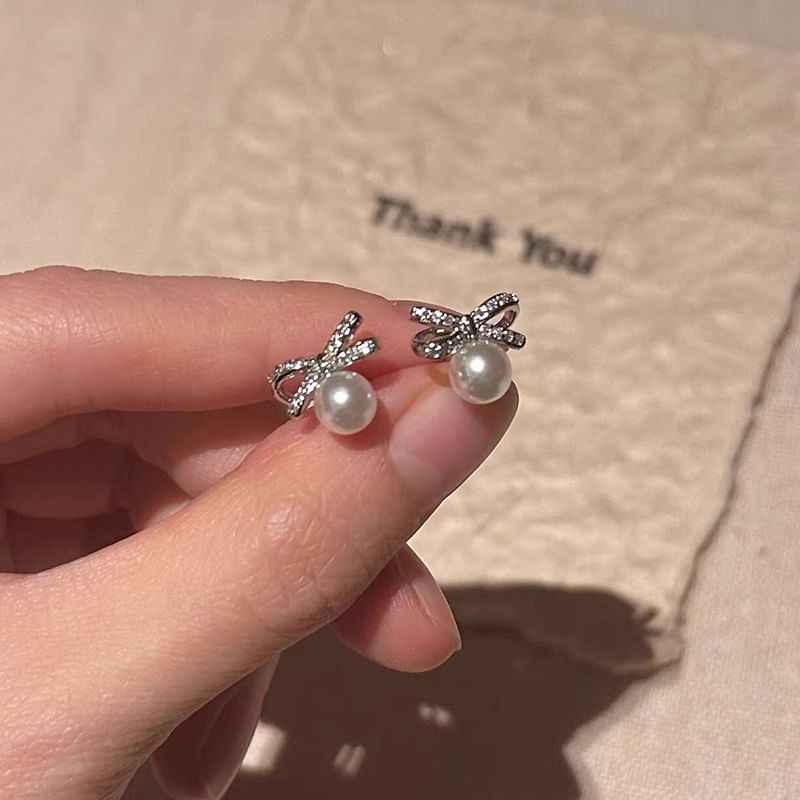 Earring Stud Pearl Faux Bow