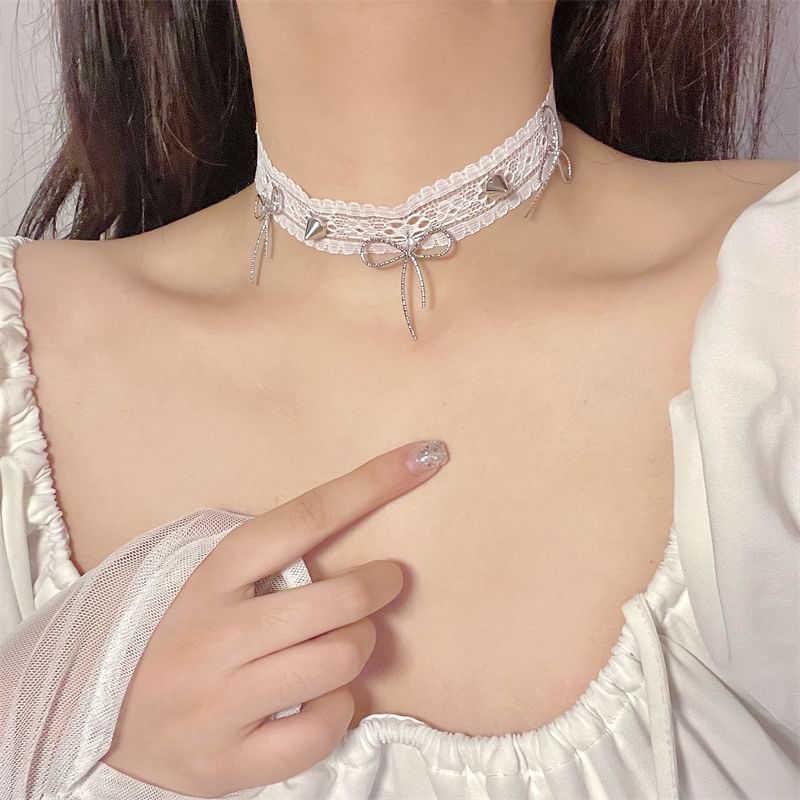 Bow With Spike Rivets Choker Lace And White Necklace
