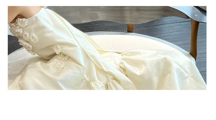 Plain Wedding Gown Accent Back Strapless Bow A-Line Satin Trained Floral