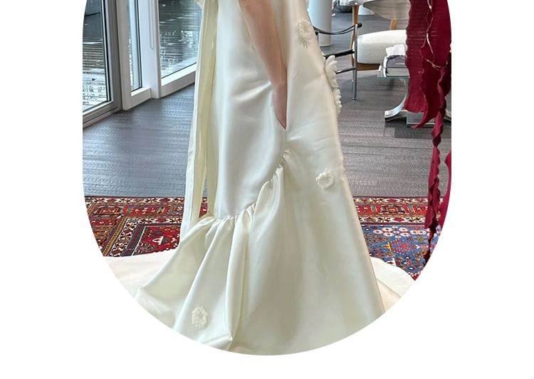 Plain Wedding Gown Accent Back Strapless Bow A-Line Satin Trained Floral