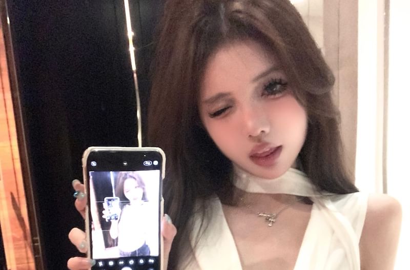 Cowl Crop Tank Top Choker-Neck Lettering Neck