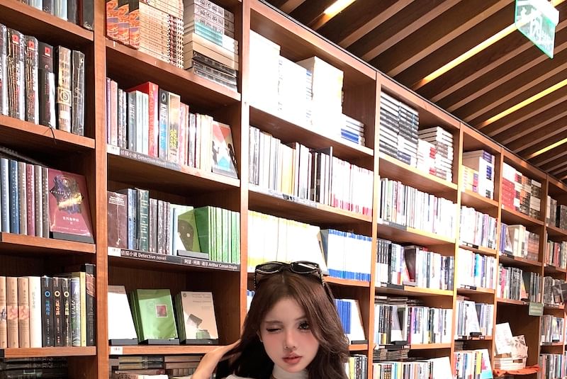 Cowl Crop Tank Top Choker-Neck Lettering Neck