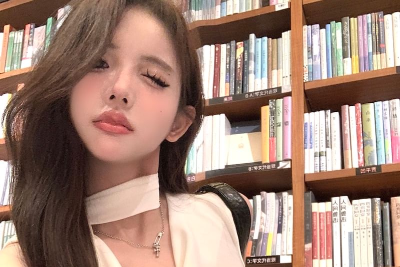 Cowl Crop Tank Top Choker-Neck Lettering Neck