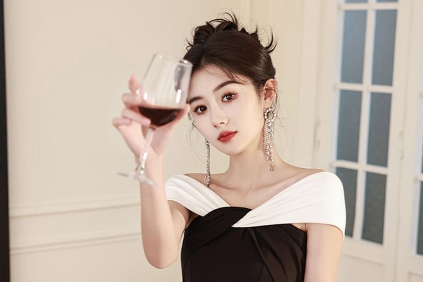 Off-Shoulder Gown Trumpet Tone Evening Two