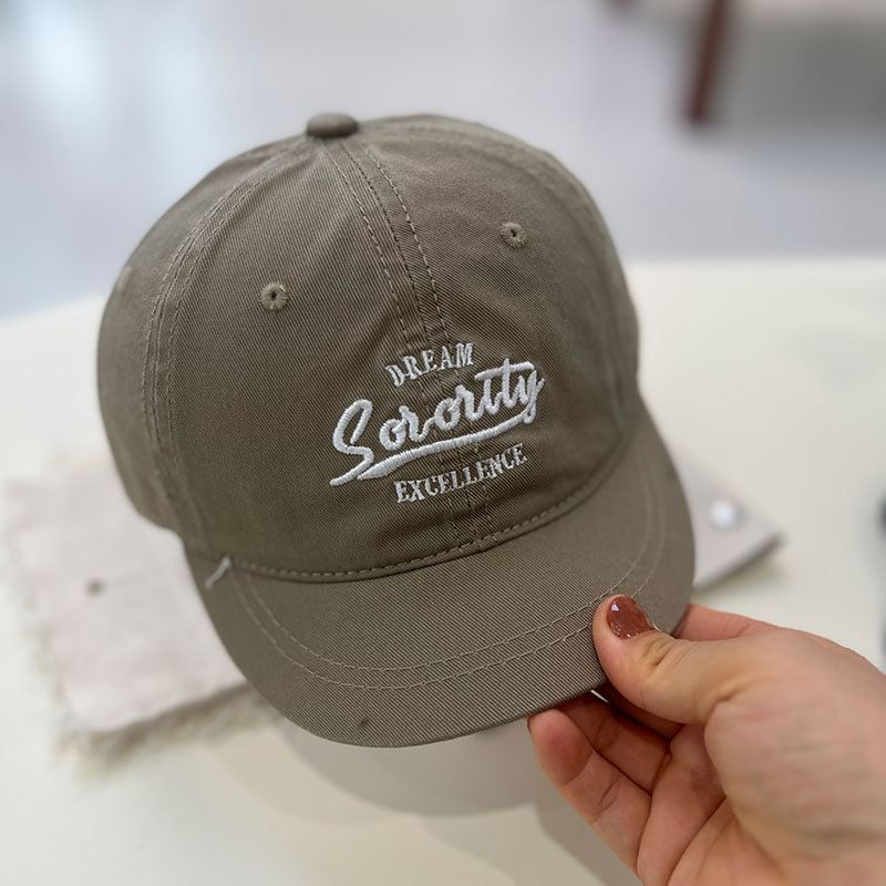 Short Cap Embroidered Lettering Brim