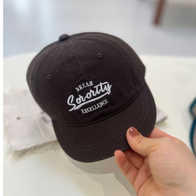 Short Cap Embroidered Lettering Brim